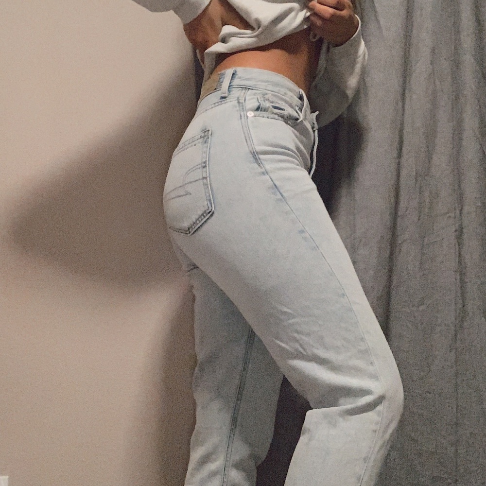 American Eagle Light Wash Mom Jeans